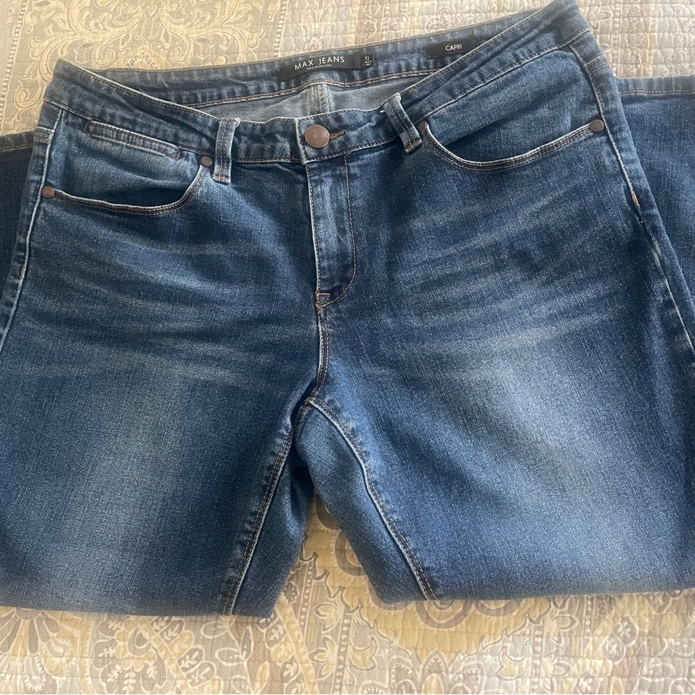Max Jeans Women's Classic Blue Straight Leg Capris